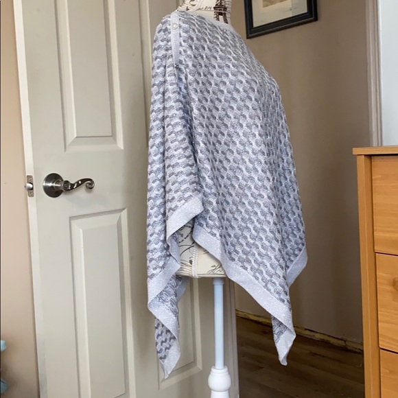 WHBM SLEEVELESS GORGEOUS PULLOVER - Picture 2 of 4